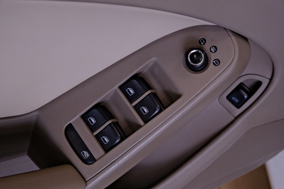 Продам Audi A4 2011 года в Одессе