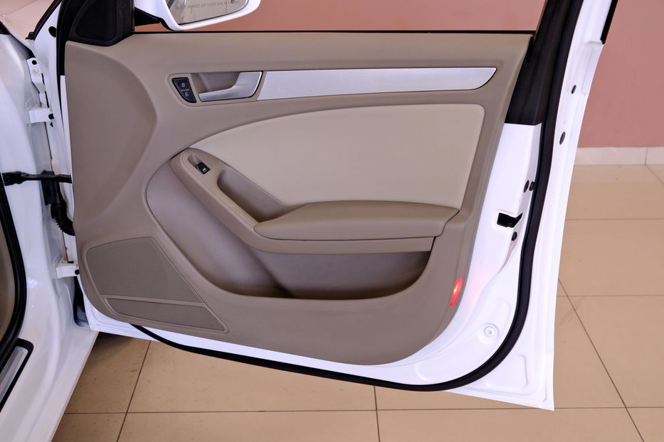 Продам Audi A4 2011 года в Одессе