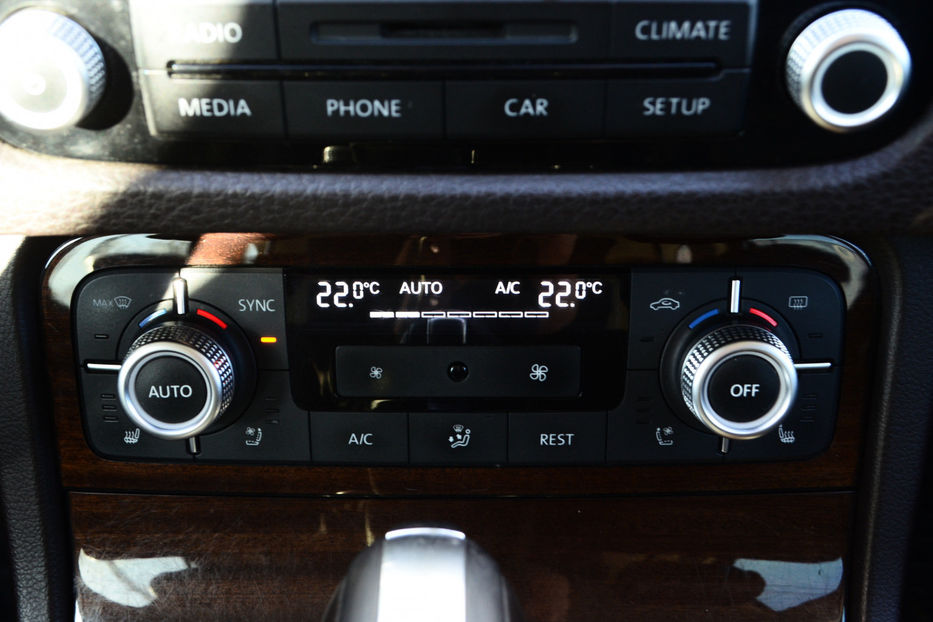 Продам Volkswagen Touareg 3.0 TDI АТ (245 к.с.) 4Motion  2015 года в Киеве