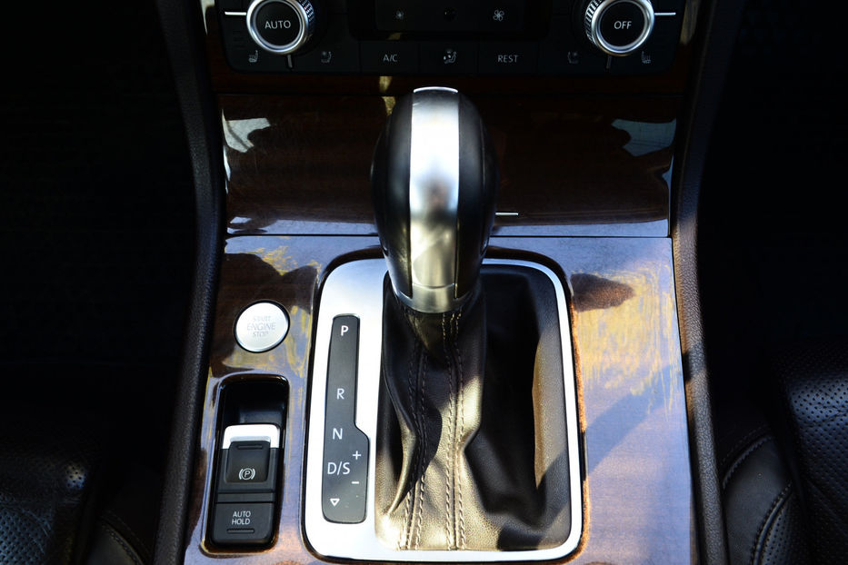 Продам Volkswagen Touareg 3.0 TDI АТ (245 к.с.) 4Motion  2015 года в Киеве