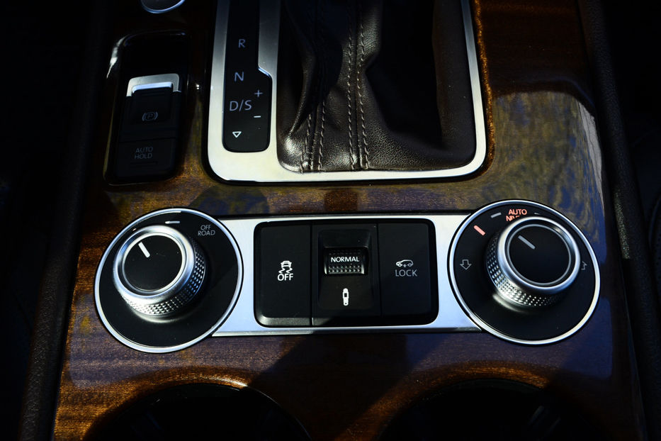 Продам Volkswagen Touareg 3.0 TDI АТ (245 к.с.) 4Motion  2015 года в Киеве