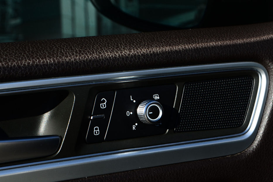 Продам Volkswagen Touareg 3.0 TDI АТ (245 к.с.) 4Motion  2015 года в Киеве