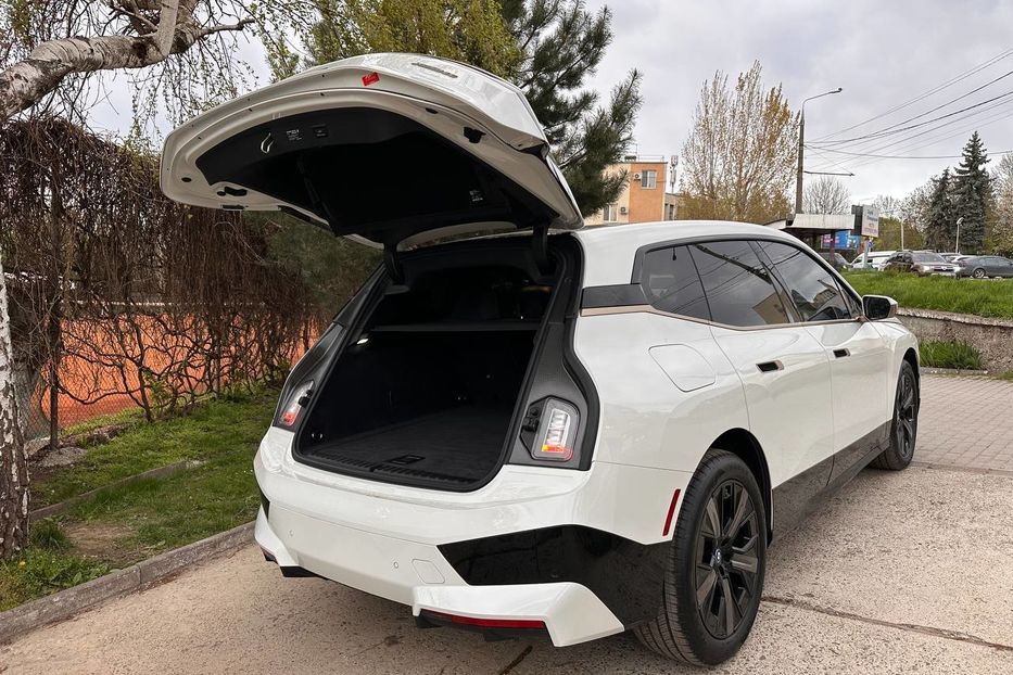 Продам BMW iX xdrive50 НОВА 2025 года в Черновцах