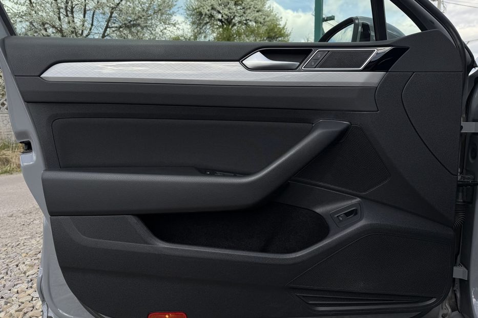 Продам Volkswagen Passat B8 150к.с. МАСАЖ,КАМЕРА,FULL LED 2022 года в Львове