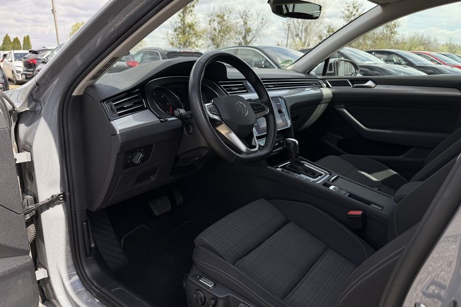 Продам Volkswagen Passat B8 150к.с. МАСАЖ,КАМЕРА,FULL LED 2022 года в Львове