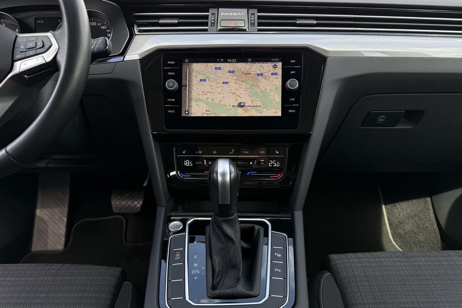 Продам Volkswagen Passat B8 150к.с. МАСАЖ,КАМЕРА,FULL LED 2022 года в Львове