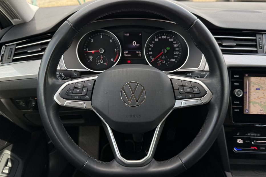 Продам Volkswagen Passat B8 150к.с. МАСАЖ,КАМЕРА,FULL LED 2022 года в Львове