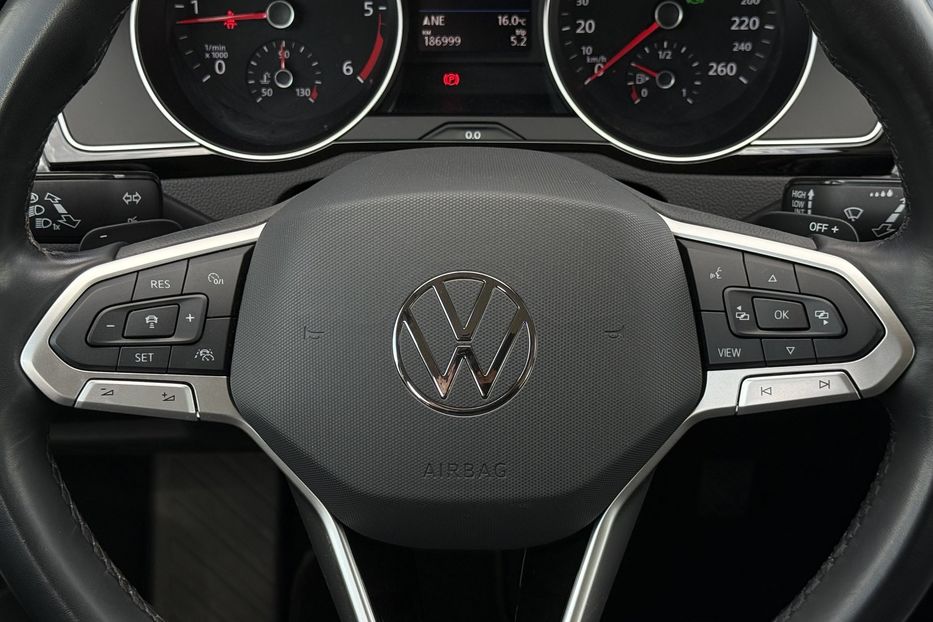 Продам Volkswagen Passat B8 150к.с. МАСАЖ,КАМЕРА,FULL LED 2022 года в Львове