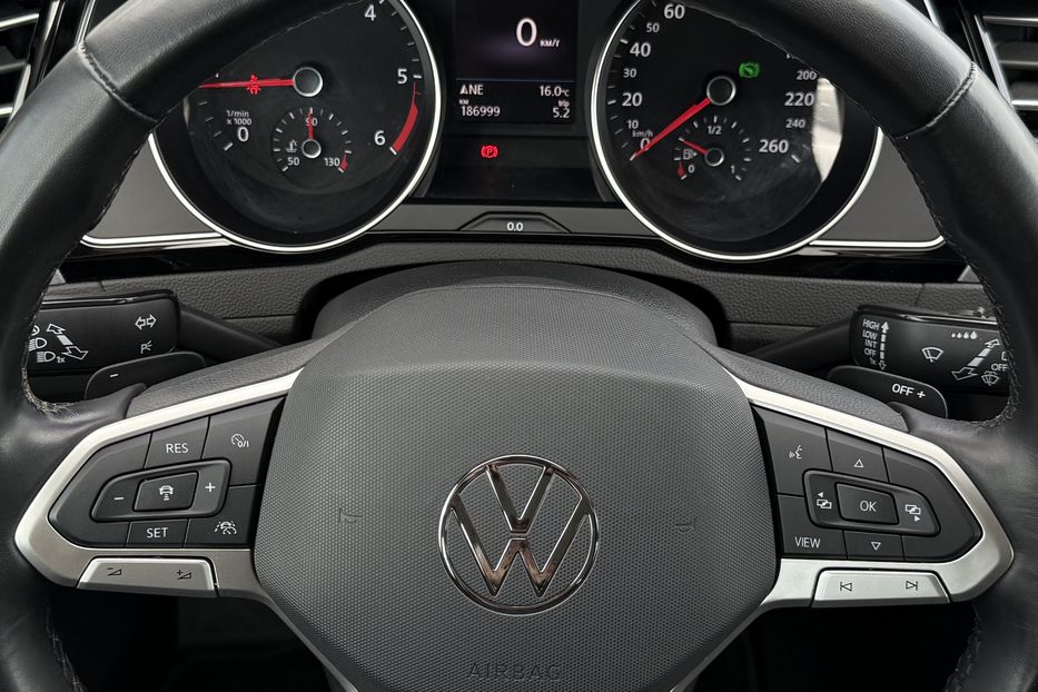 Продам Volkswagen Passat B8 150к.с. МАСАЖ,КАМЕРА,FULL LED 2022 года в Львове