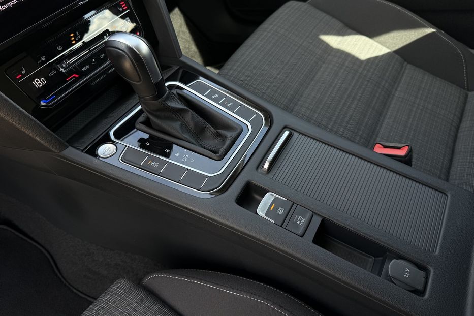 Продам Volkswagen Passat B8 150к.с. МАСАЖ,КАМЕРА,FULL LED 2022 года в Львове