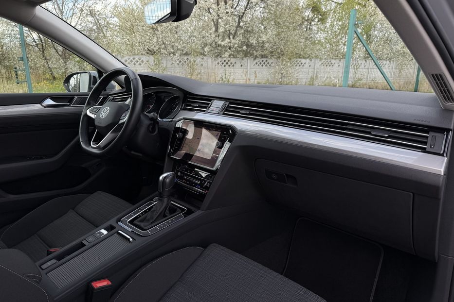 Продам Volkswagen Passat B8 150к.с. МАСАЖ,КАМЕРА,FULL LED 2022 года в Львове