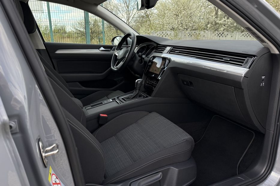 Продам Volkswagen Passat B8 150к.с. МАСАЖ,КАМЕРА,FULL LED 2022 года в Львове