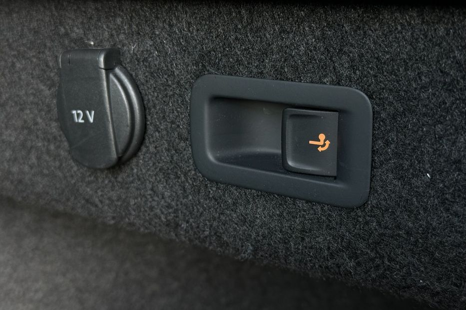 Продам Volkswagen Passat B8 150к.с. МАСАЖ,КАМЕРА,FULL LED 2022 года в Львове