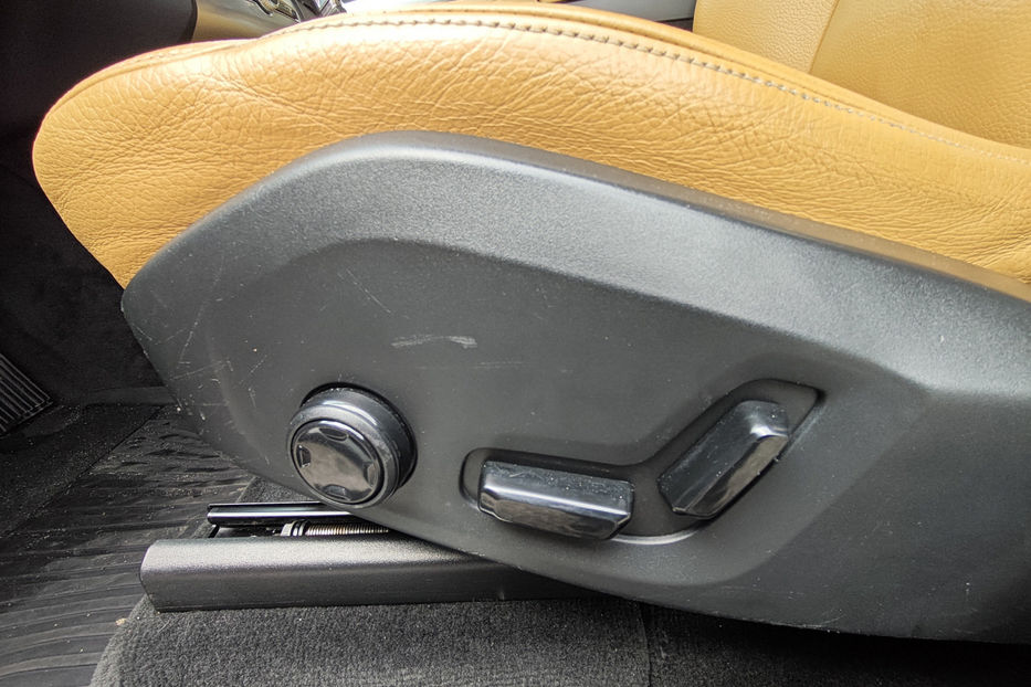 Продам Volvo XC90 2.0 6AT (190 к.с.) FWD 2015 года в Киеве