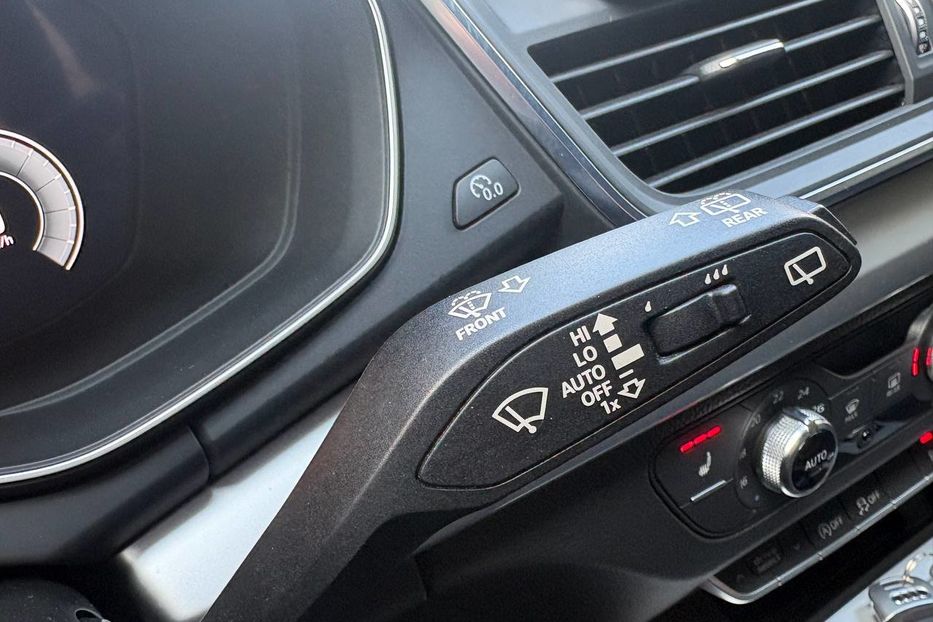 Продам Audi Q5 4X4 BLEСK PAKET LED  2021 года в Львове