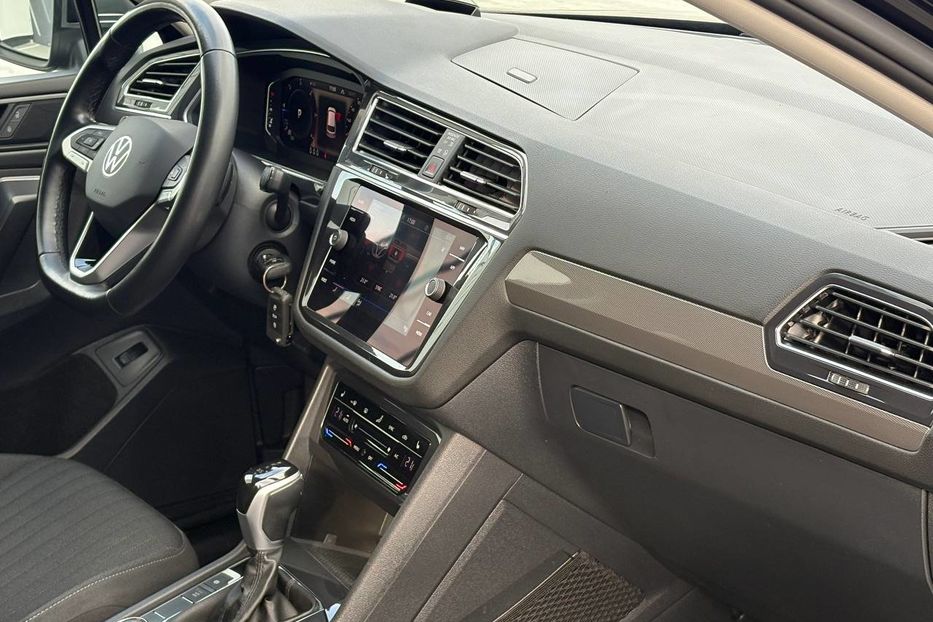 Продам Volkswagen Tiguan Allspace Life 4X4 2.0TDI 147kW 2022 года в Львове
