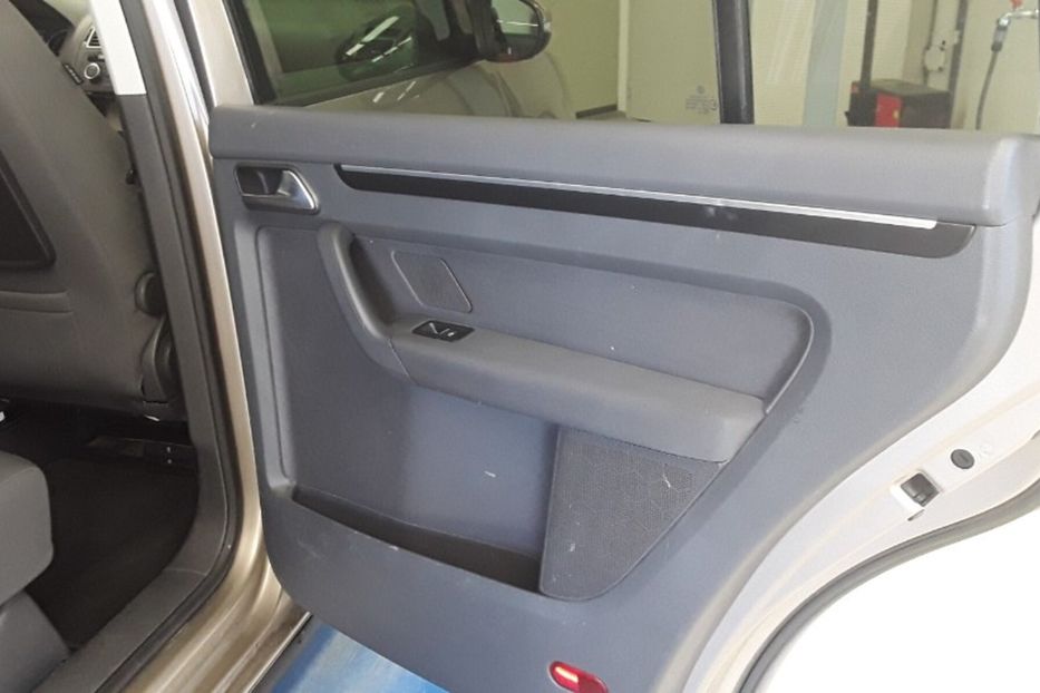 Продам Volkswagen Touran Highline 125kw 2012 года в Луцке