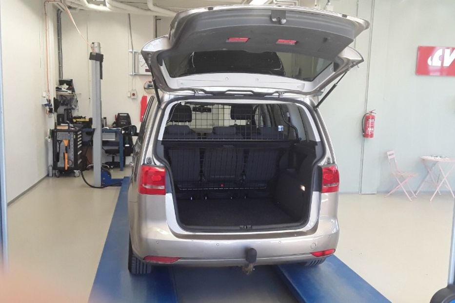 Продам Volkswagen Touran Highline 125kw 2012 года в Луцке