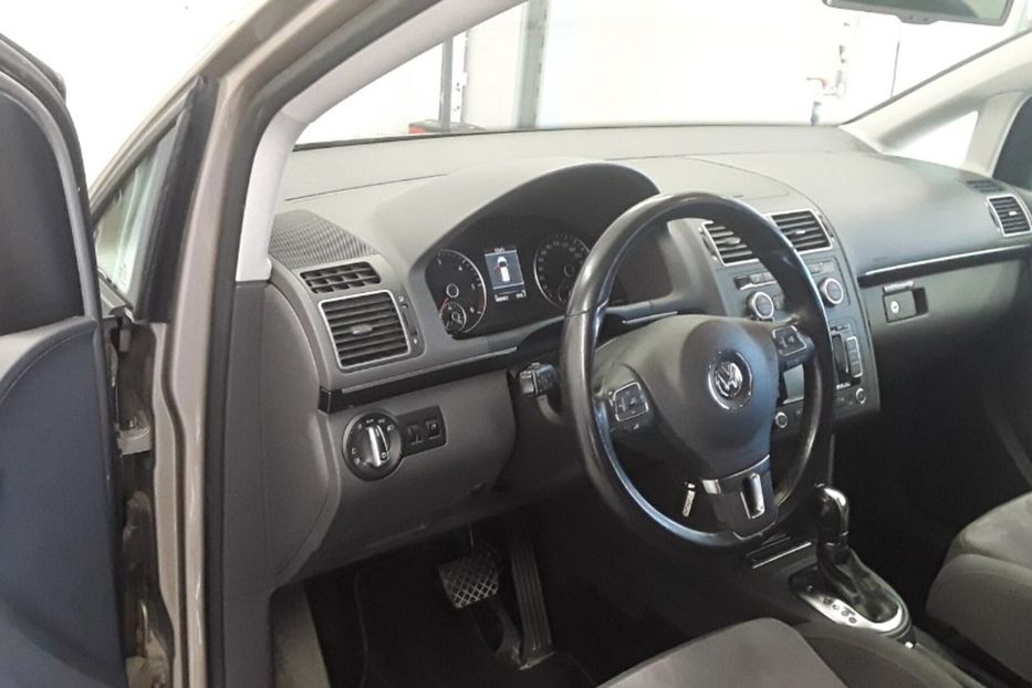 Продам Volkswagen Touran Highline 125kw 2012 года в Луцке