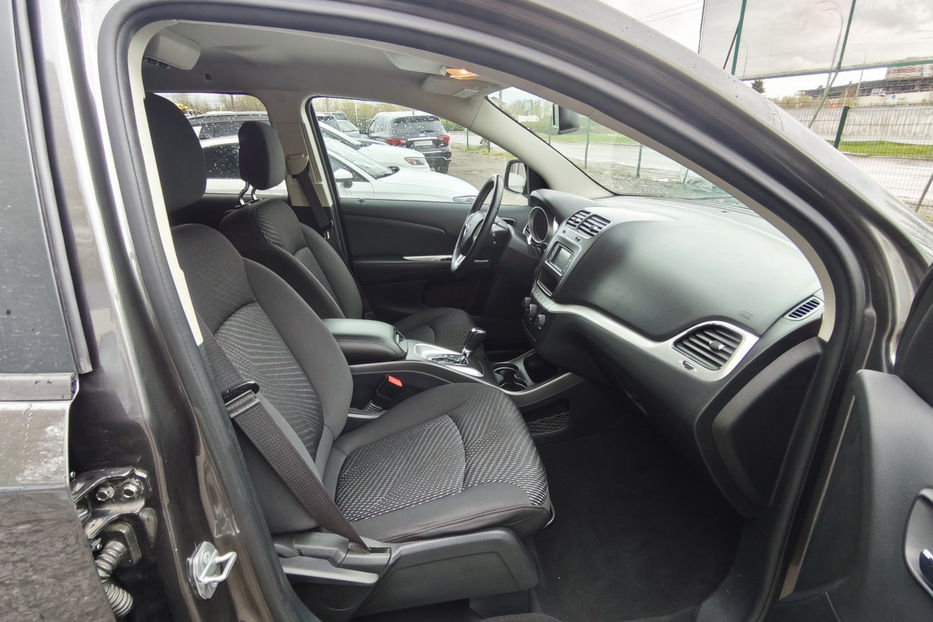 Продам Dodge Journey 2.4 AT (170 к.с.) 2016 года в Киеве