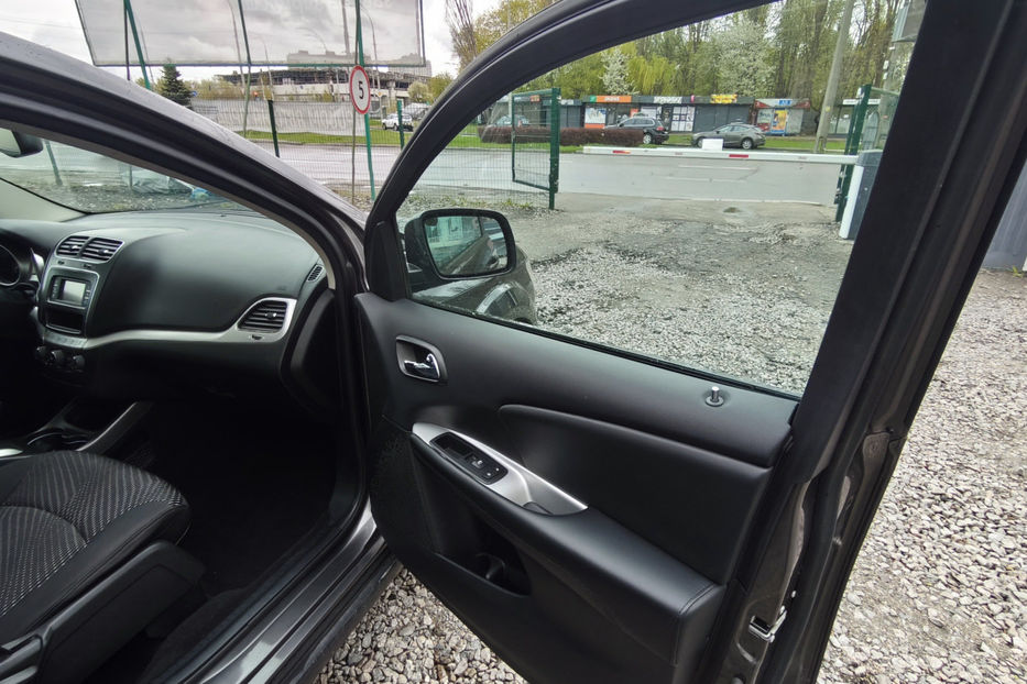 Продам Dodge Journey 2.4 AT (170 к.с.) 2016 года в Киеве