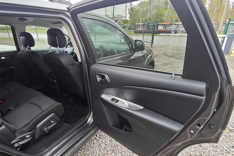 Продам Dodge Journey 2.4 AT (170 к.с.) 2016 года в Киеве