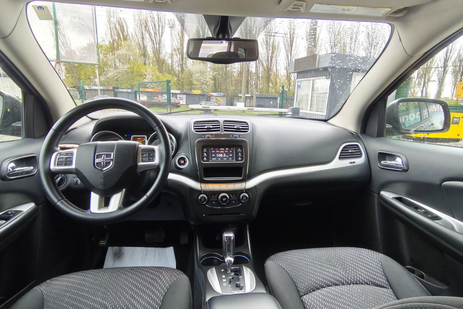 Продам Dodge Journey 2.4 AT (170 к.с.) 2016 года в Киеве