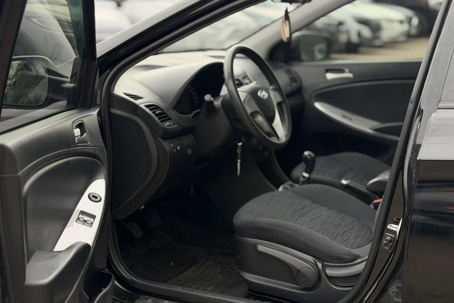 Продам Hyundai Accent  1.4 MPI MT 2018 года в Киеве