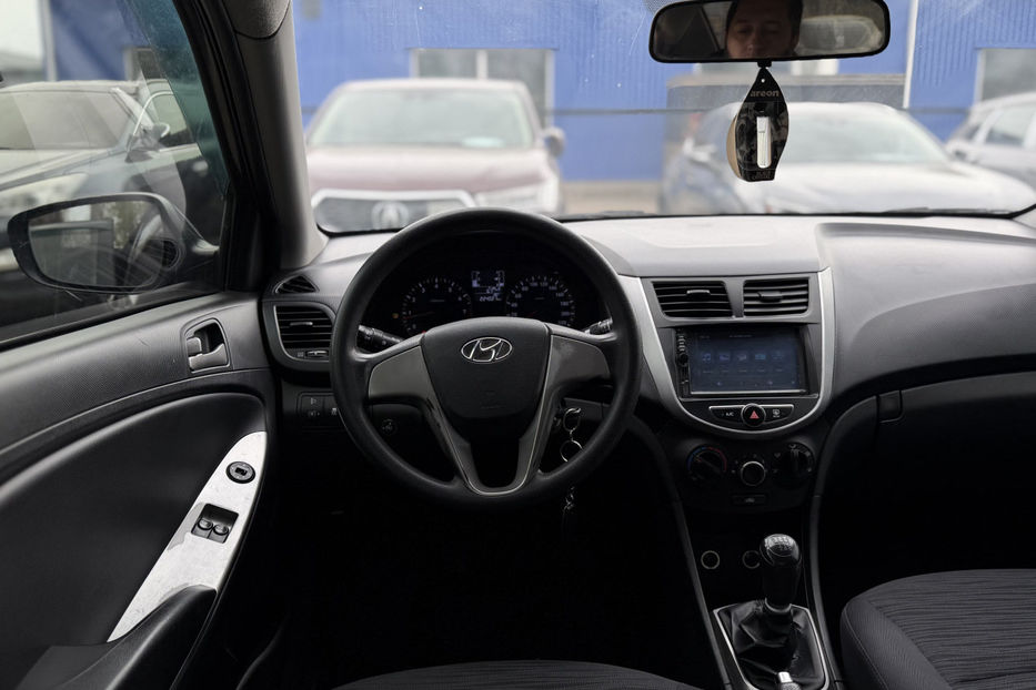 Продам Hyundai Accent  1.4 MPI MT 2018 года в Киеве
