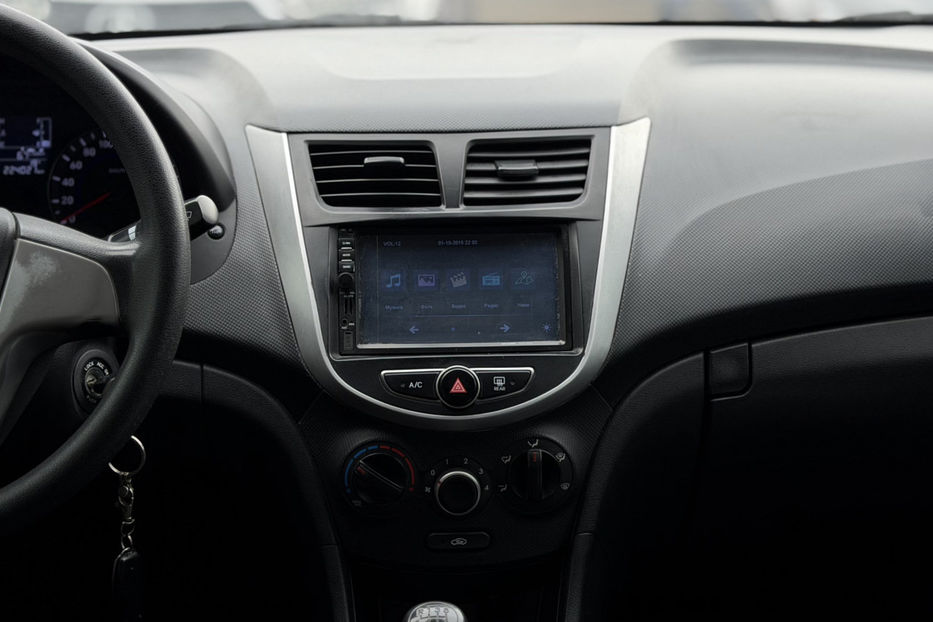 Продам Hyundai Accent  1.4 MPI MT 2018 года в Киеве