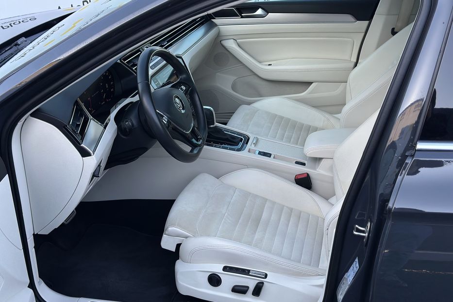 Продам Volkswagen Passat B8 2019 года в Луцке