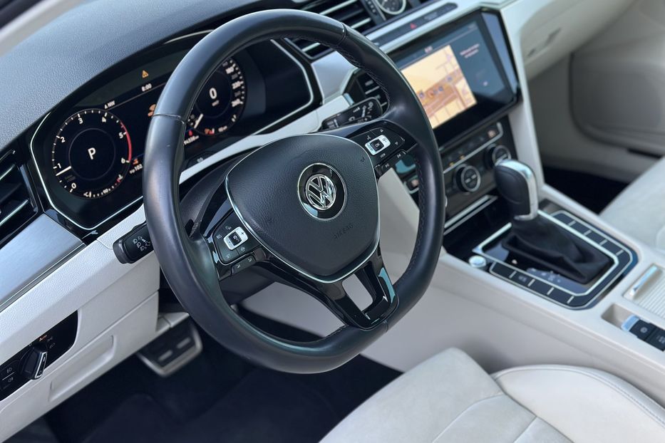 Продам Volkswagen Passat B8 2019 года в Луцке