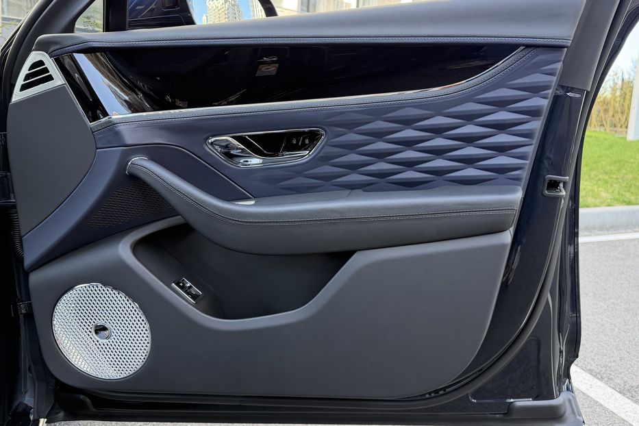 Продам Bentley Flying Spur S 2022 года в Киеве