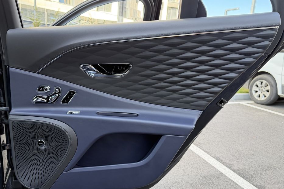 Продам Bentley Flying Spur S 2022 года в Киеве