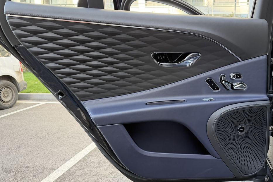 Продам Bentley Flying Spur S 2022 года в Киеве