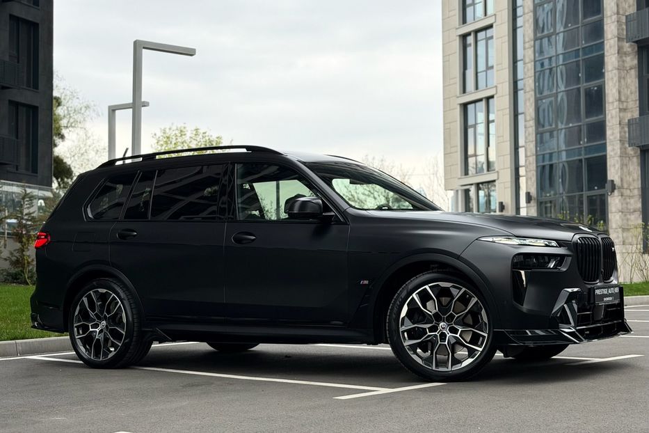 Продам BMW X7 M60i 2024 года в Киеве