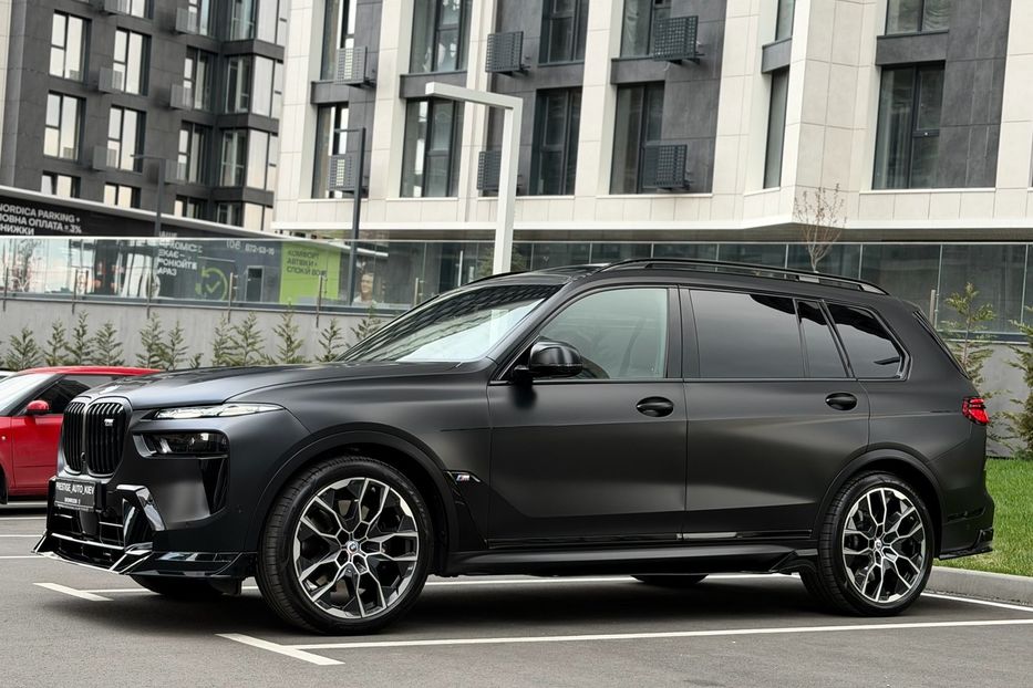 Продам BMW X7 M60i 2024 года в Киеве