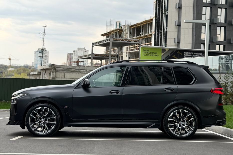 Продам BMW X7 M60i 2024 года в Киеве