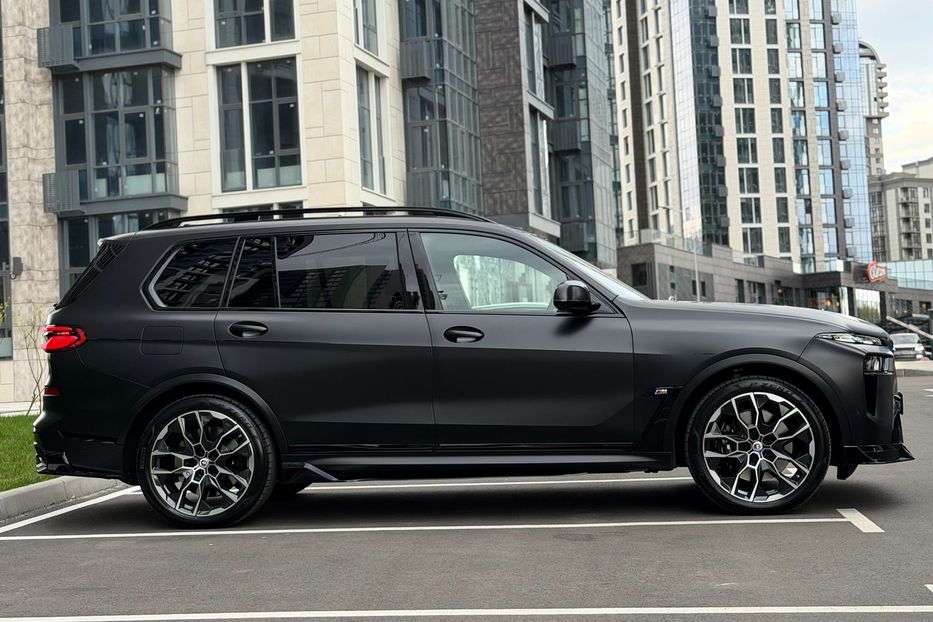 Продам BMW X7 M60i 2024 года в Киеве