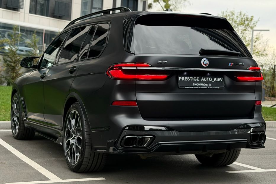 Продам BMW X7 M60i 2024 года в Киеве