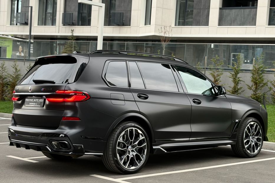 Продам BMW X7 M60i 2024 года в Киеве