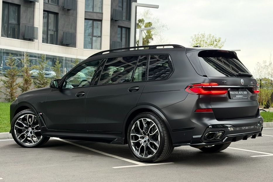 Продам BMW X7 M60i 2024 года в Киеве