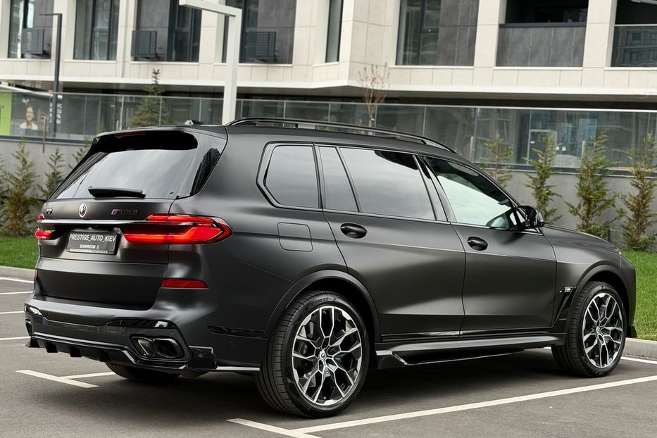 Продам BMW X7 M60i 2024 года в Киеве
