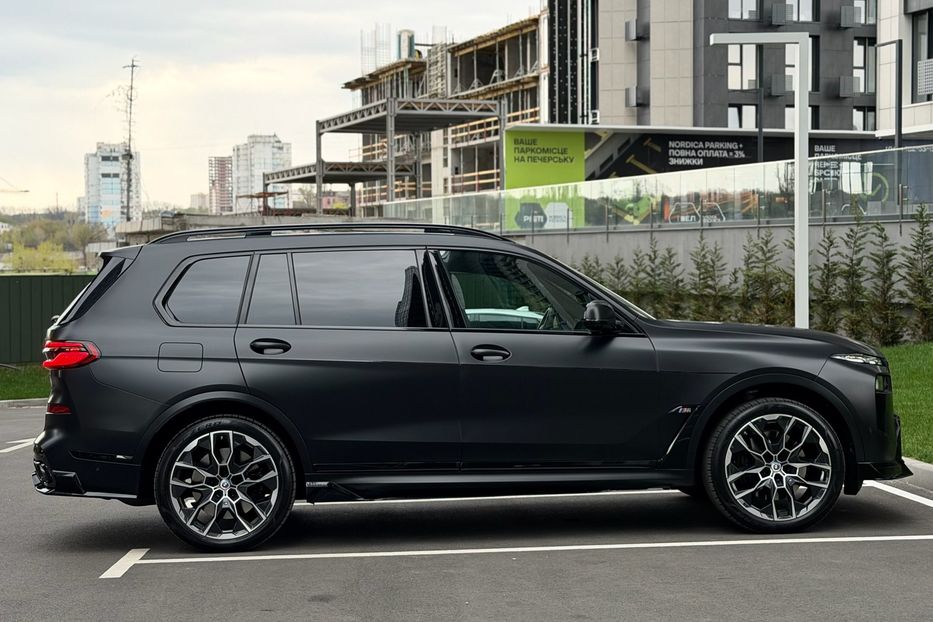 Продам BMW X7 M60i 2024 года в Киеве