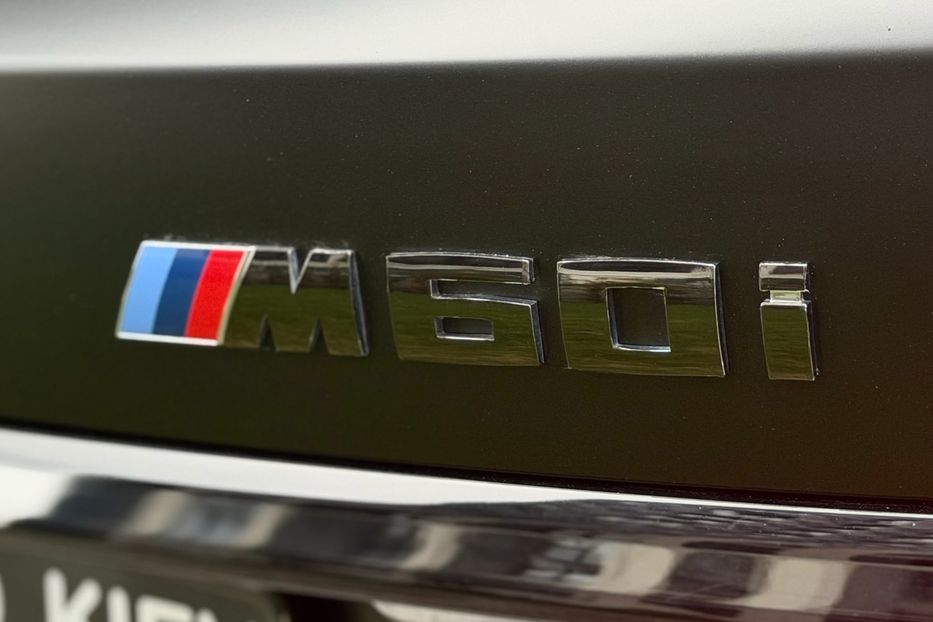 Продам BMW X7 M60i 2024 года в Киеве