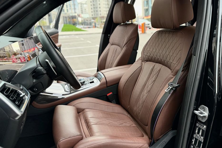 Продам BMW X7 M60i 2024 года в Киеве
