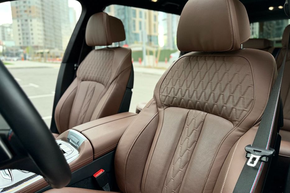 Продам BMW X7 M60i 2024 года в Киеве