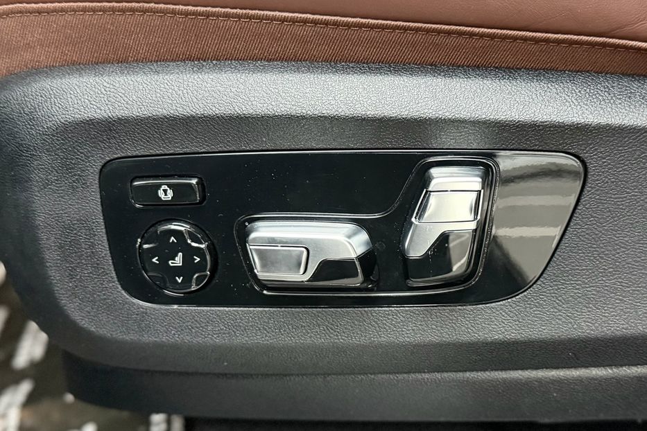 Продам BMW X7 M60i 2024 года в Киеве