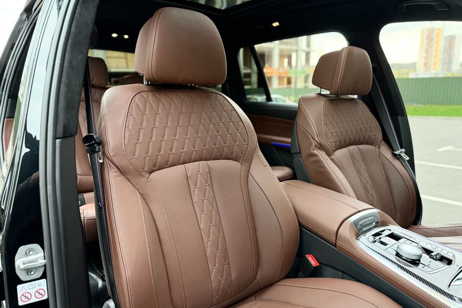 Продам BMW X7 M60i 2024 года в Киеве