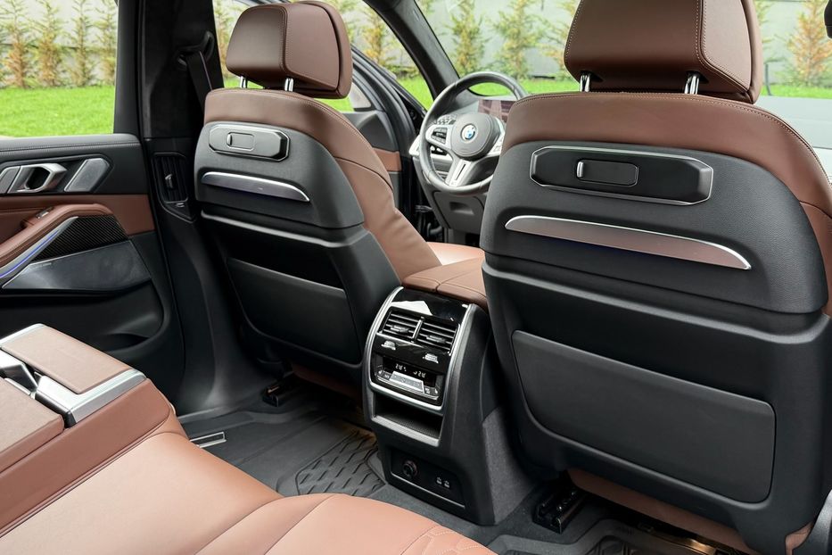 Продам BMW X7 M60i 2024 года в Киеве